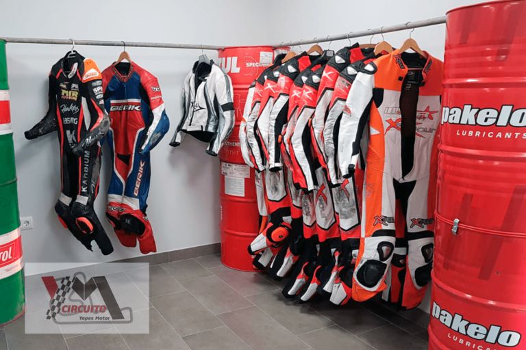 ALQUILER DE EQUIPACI? N DE ACCESO A PISTA