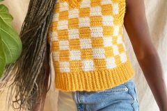 Chaleco tejido a crochet con patr? n de cuadros en